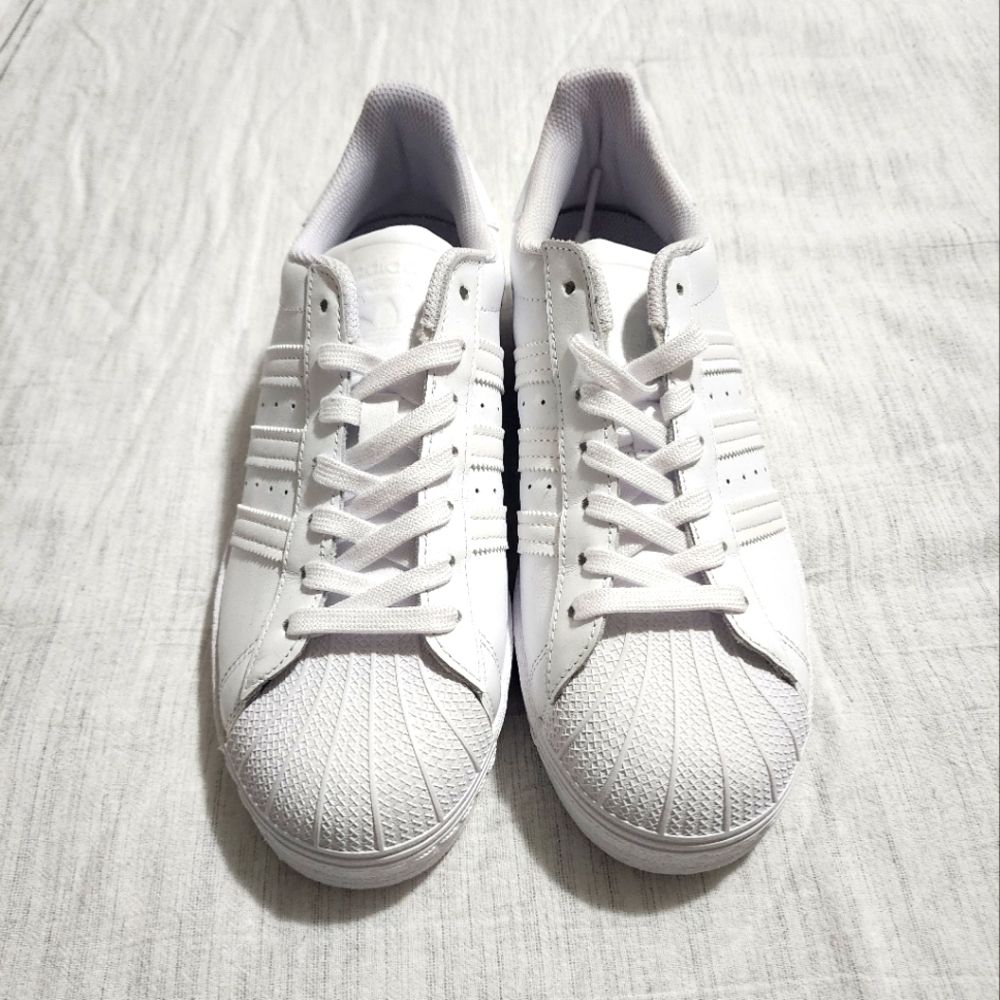 White shell-toed addidas